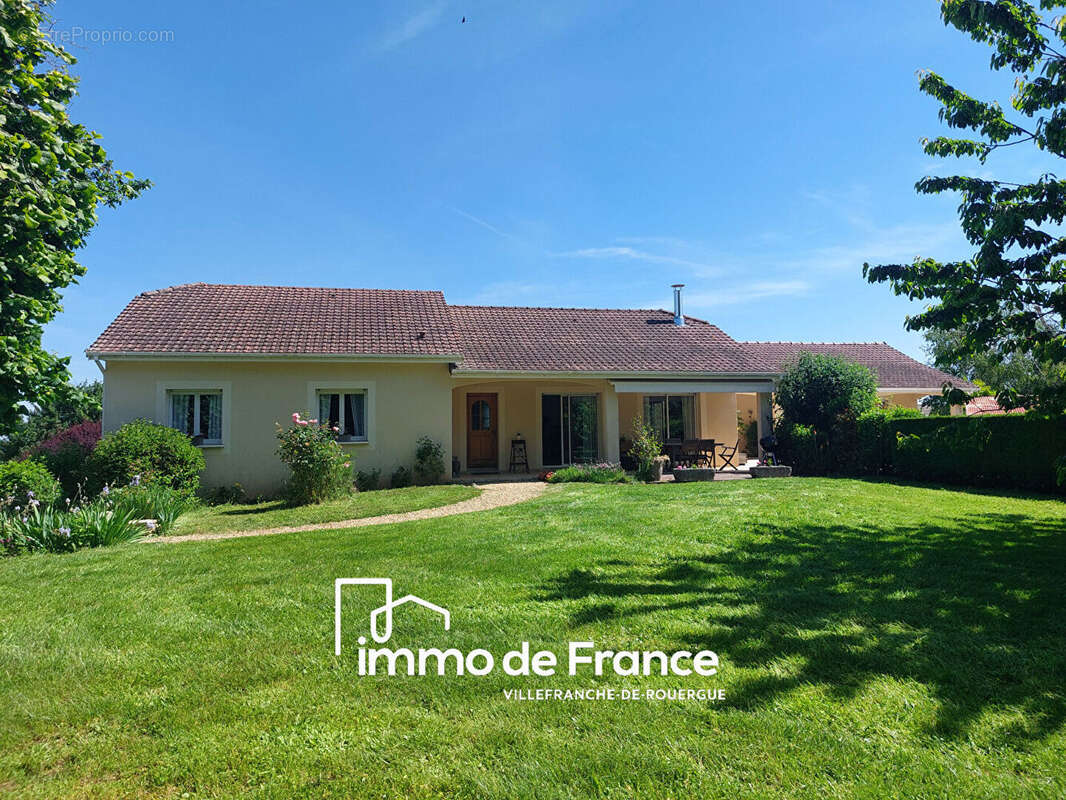 Maison T5/6 , 212m² habitables sous sol avec garage, terrain et piscine. - photo 2