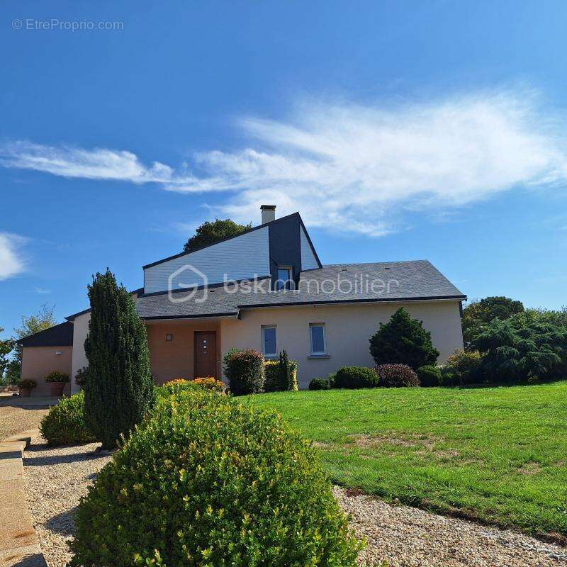 Maison à COMMER