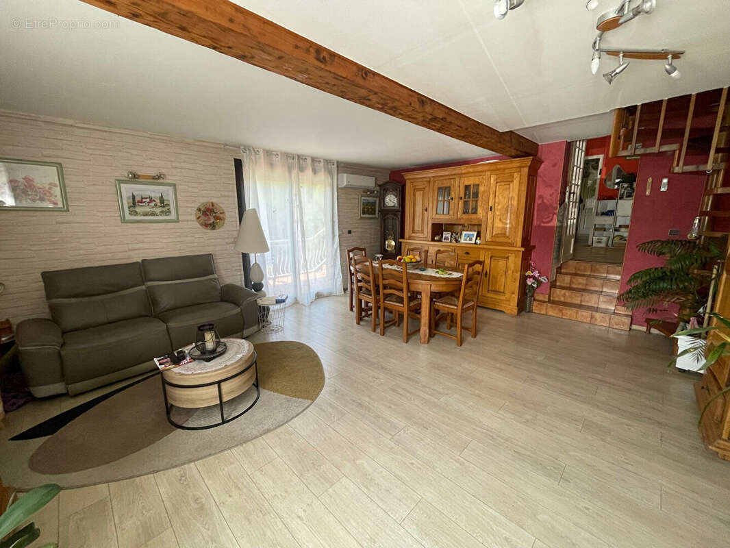 Appartement à SAINT-PIERRE-DE-RIVIERE