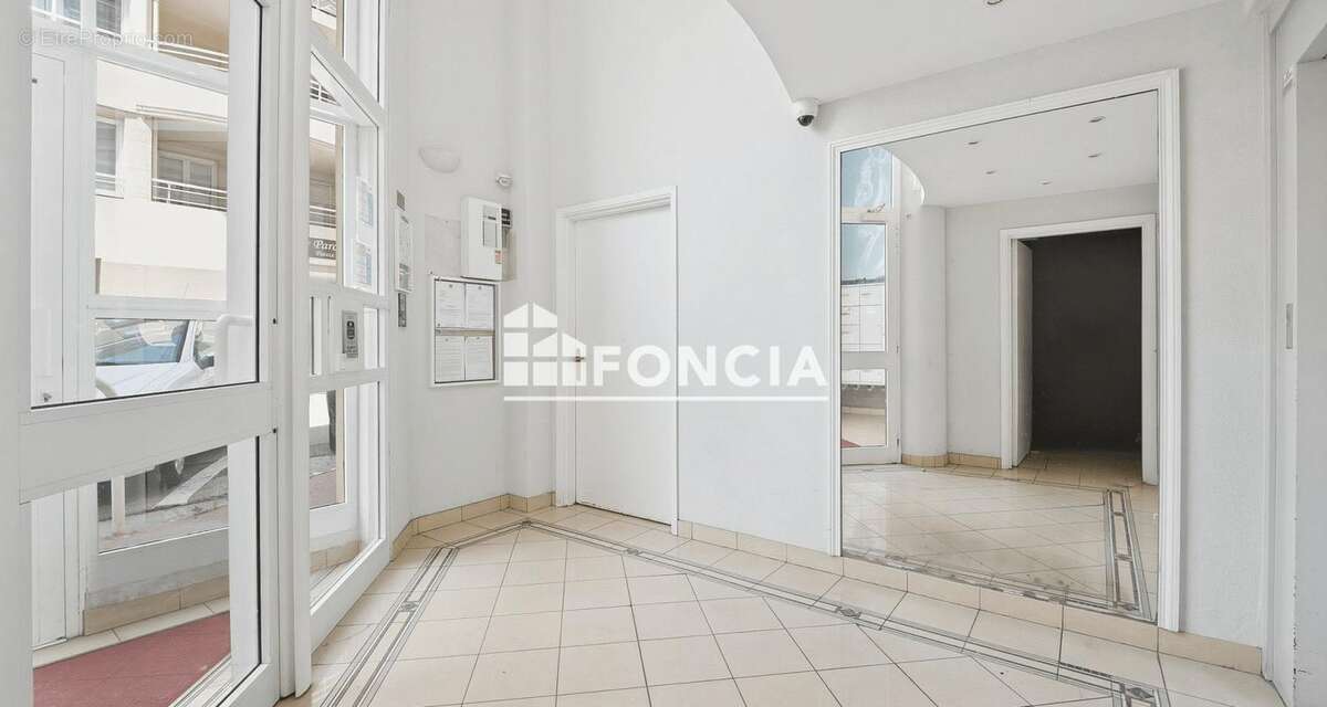 Palm beach mouré rouge t2 de 44m2 rénové+terrasse de 23m2+parking immeuble standing - photo 10