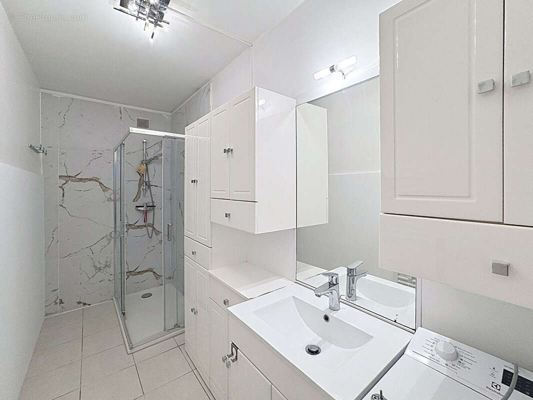 Appartement à ROQUEBRUNE-CAP-MARTIN