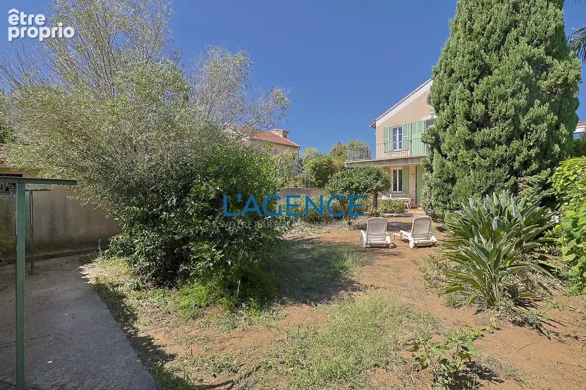 Port de carqueiranne - maison de caractere avec terrain + garage - photo 19