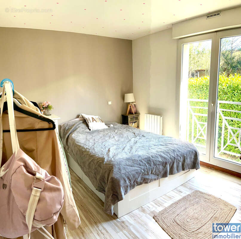 Appartement à SAULX-LES-CHARTREUX