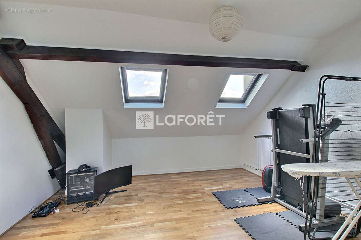 Appartement à COURBEVOIE