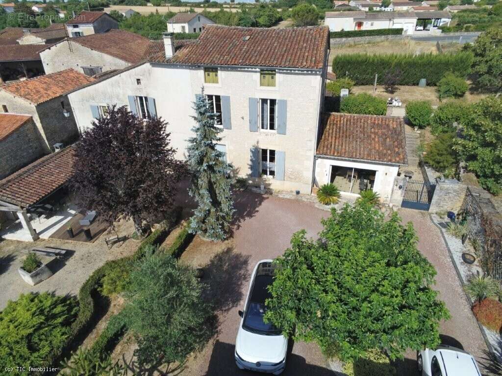 Maison à VERTEUIL-SUR-CHARENTE