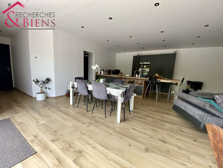 Maison à EMONDEVILLE