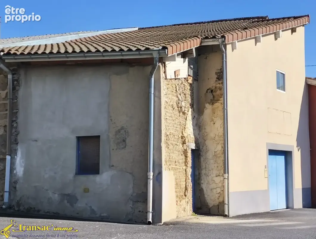 À Thiers secteur Le Fau, bâtiment à usage de dépôt. - photo 6