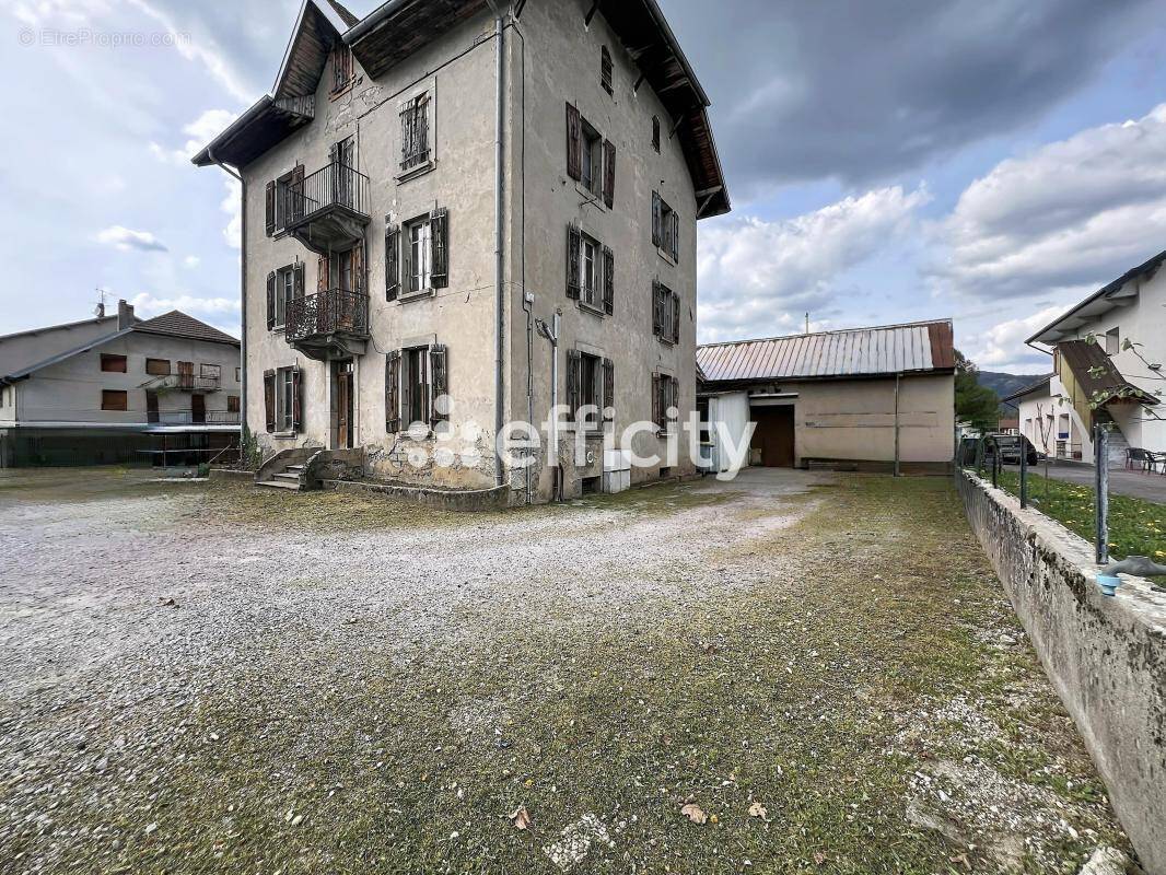 Maison à SAINT-PIERRE-EN-FAUCIGNY