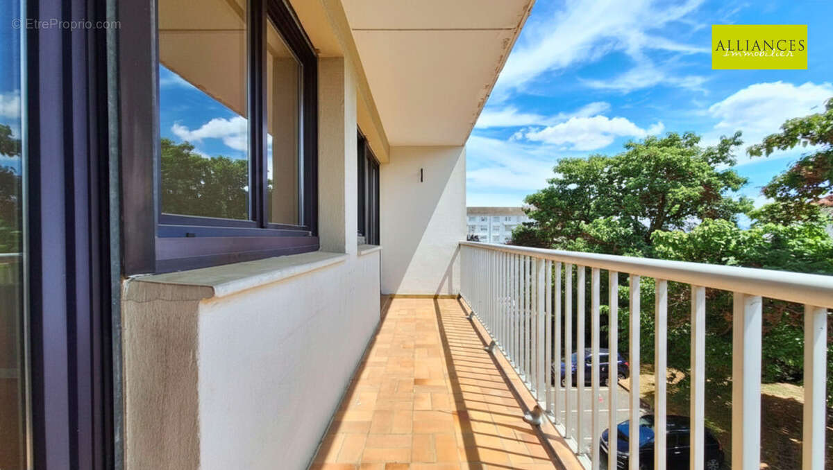 En vente à Mulhouse rue Spoerlin  : grand appartement de 88.22m2 avec 4 pièces et balcon - photo 3