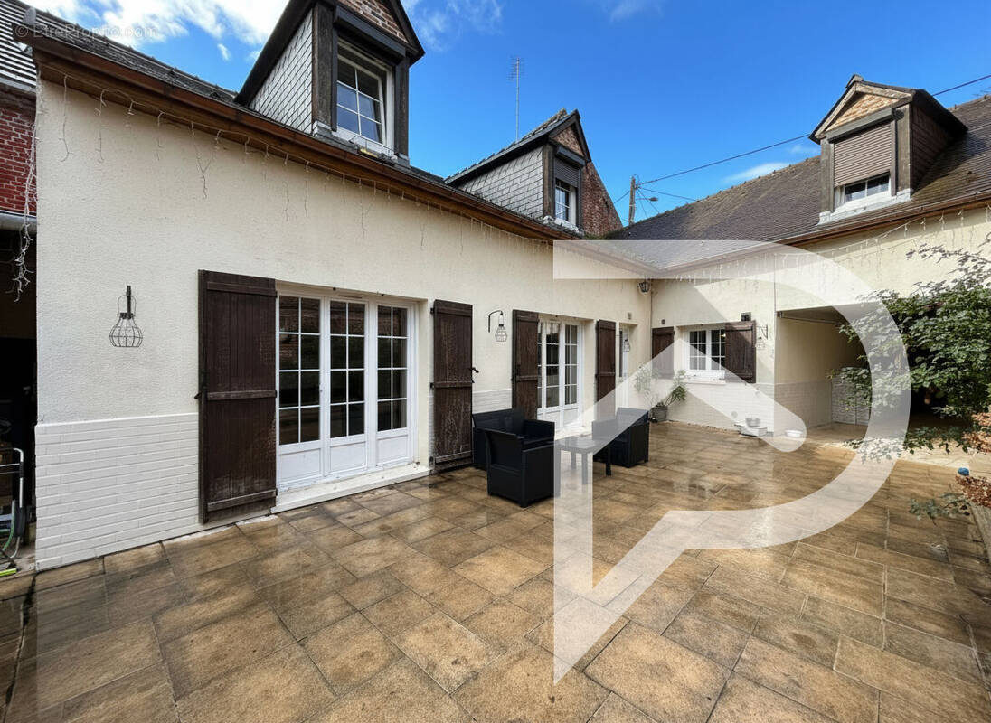 Maison à ESTREES-SAINT-DENIS