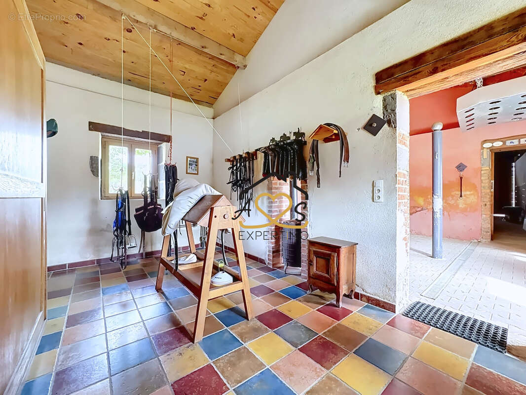 Maison à MARINGUES