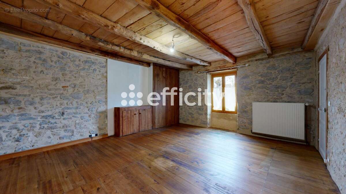 Maison à CONDAT-SUR-VEZERE