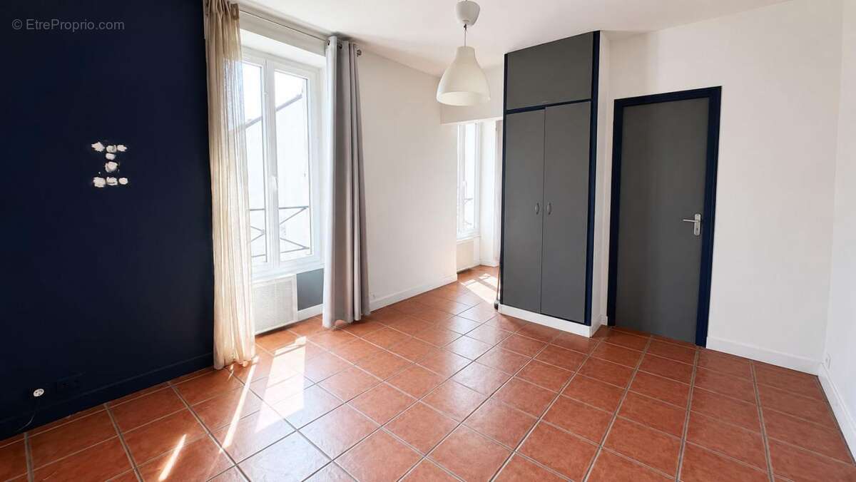 À VENDRE – Studio au 1er étage à Étampes, quartier Saint-Pierre - photo 2