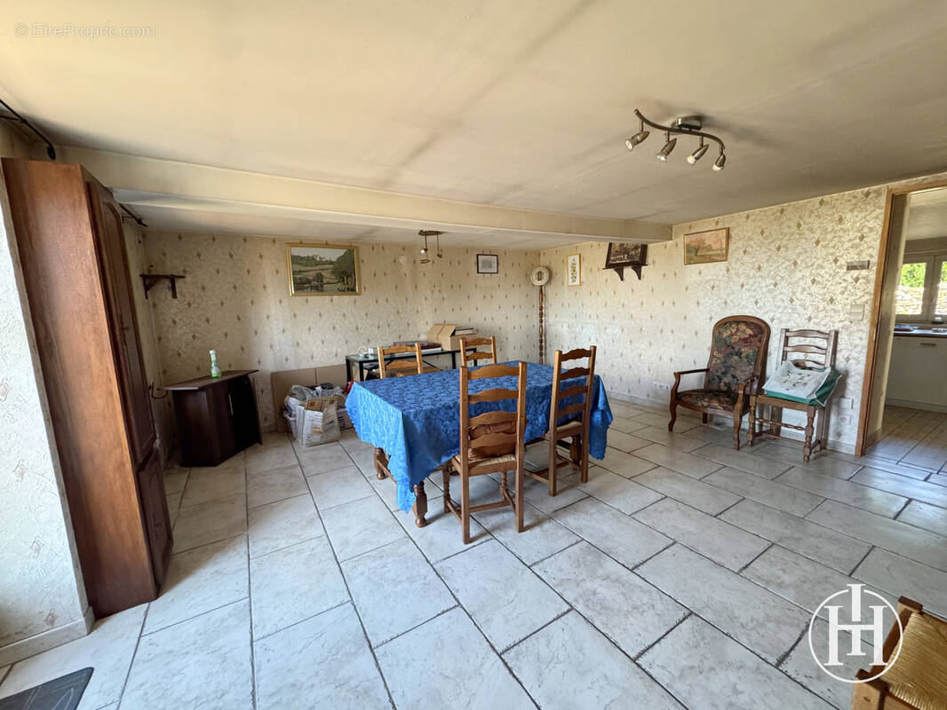 Maison à BESSAIS-LE-FROMENTAL