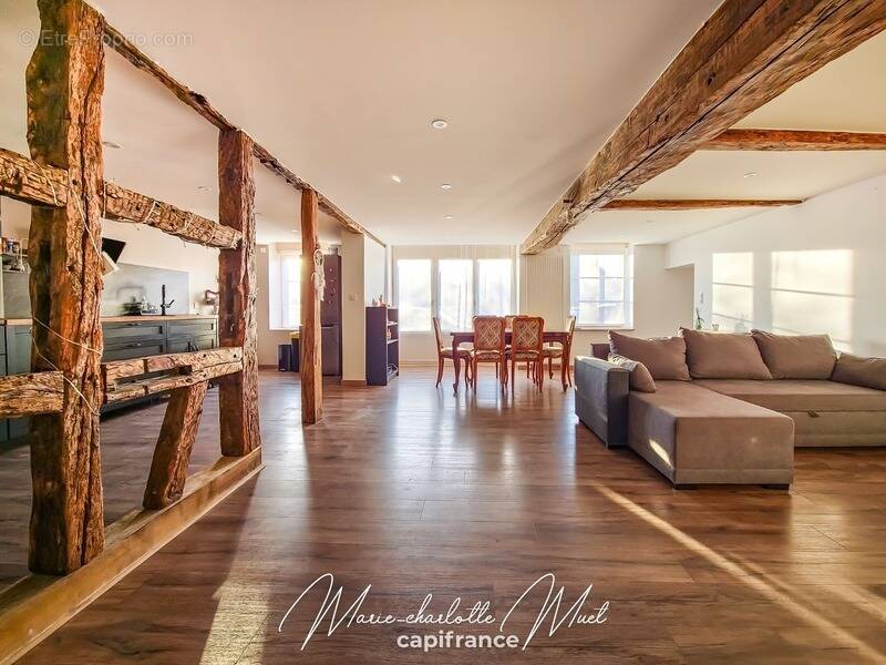 Maison à BAGE-LE-CHATEL