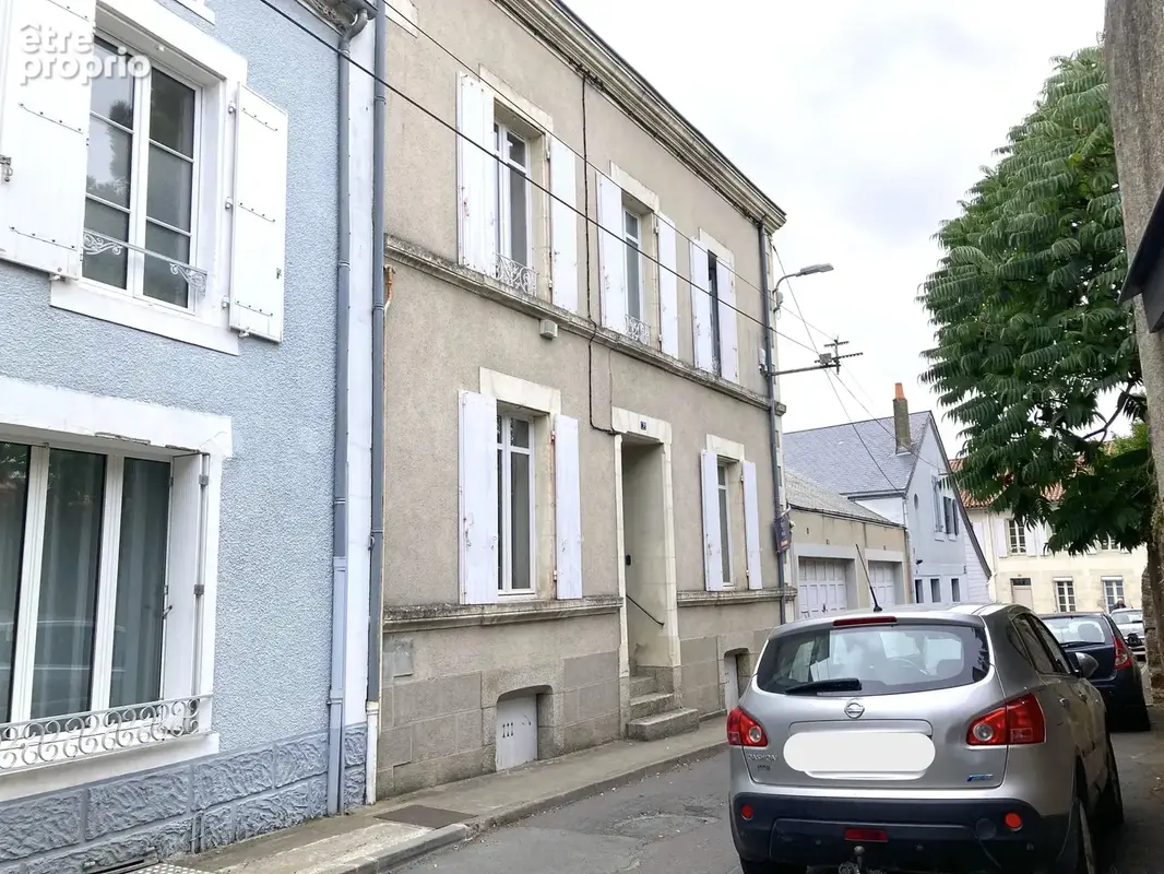 Belle Maison de Maître en centre ville avec jardin et garages - photo 2