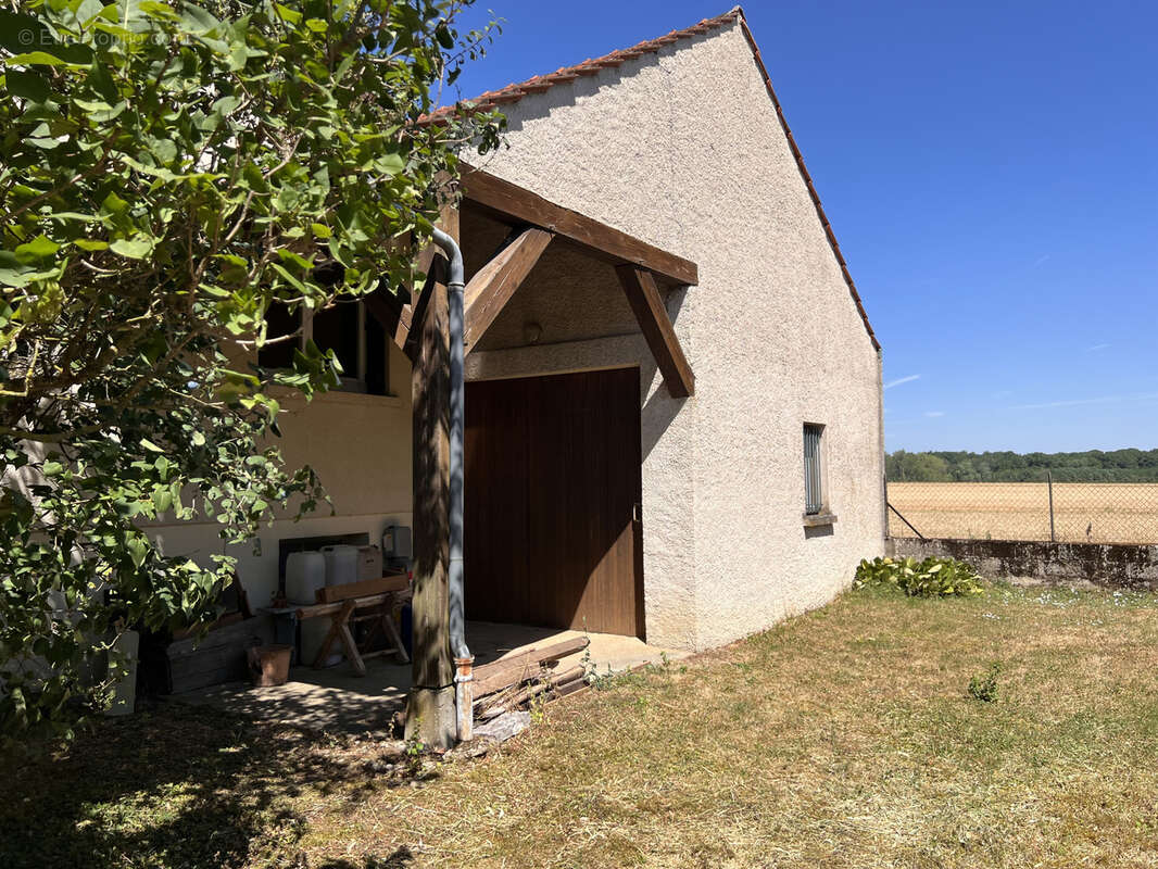 Proche Nuits-Saint-Georges, pavillon T4 sur sous-sol - photo 6