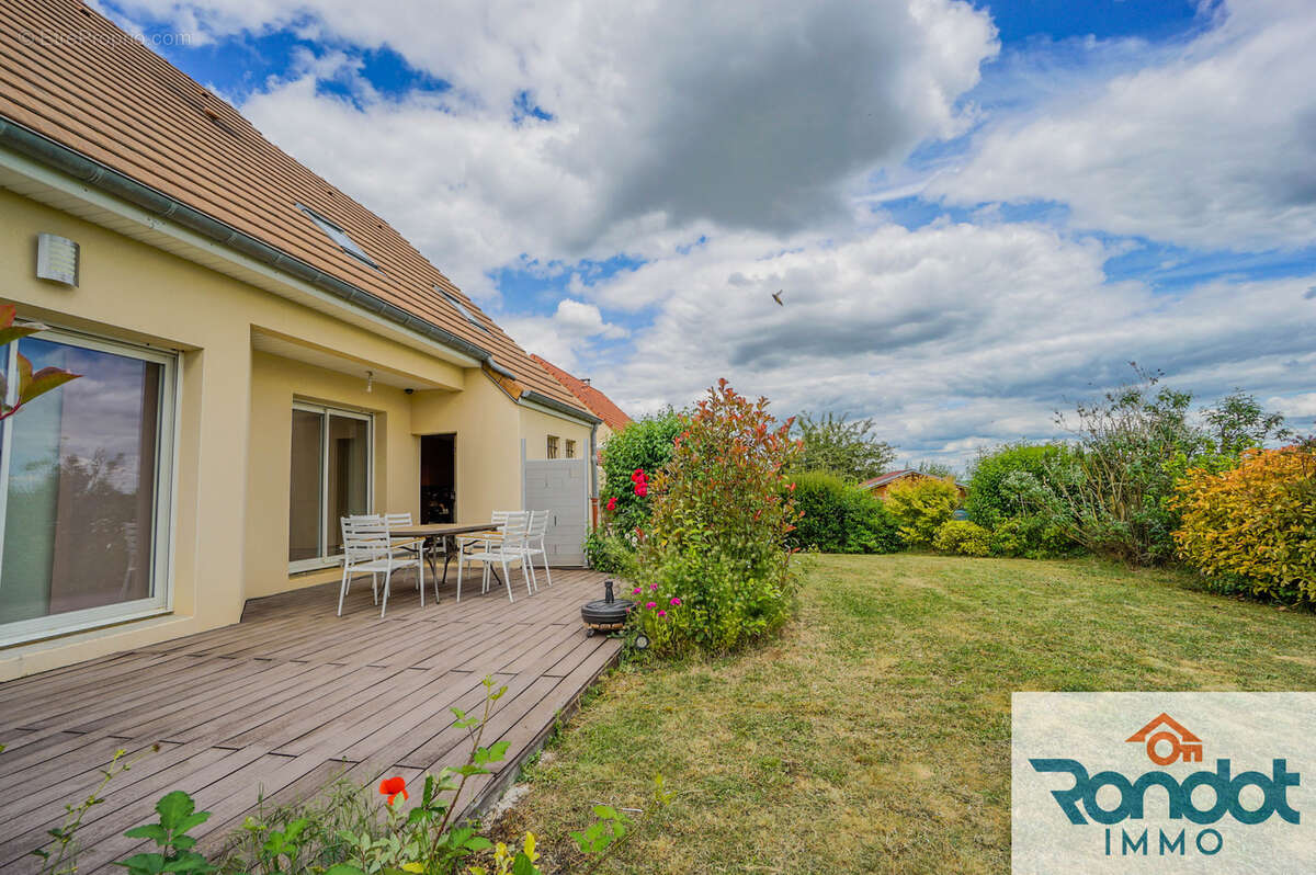 Maison à IS-SUR-TILLE