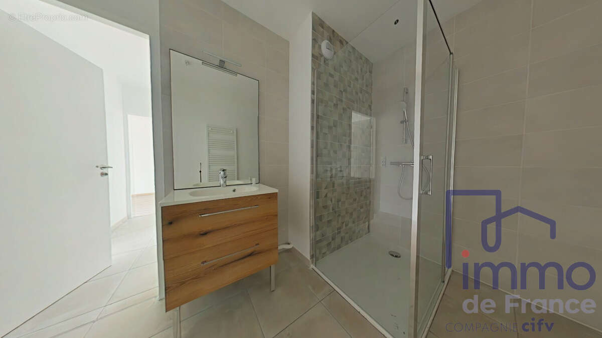 Appartement à SAINT-GENEST-LERPT