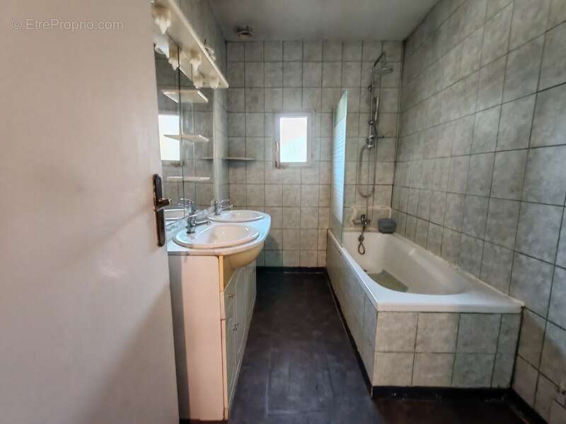 Maison à MOULIETS-ET-VILLEMARTIN