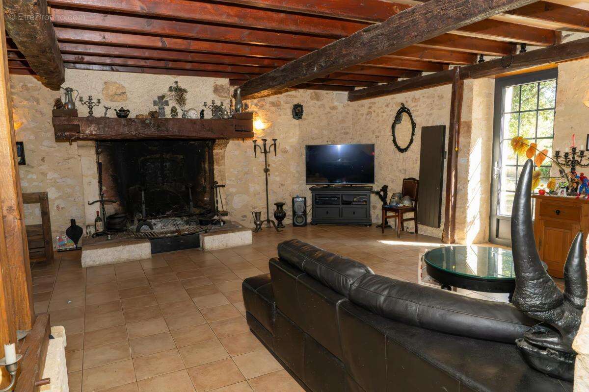 Maison 137 m² à Lussas-Et-Nontronneau  - photo 21