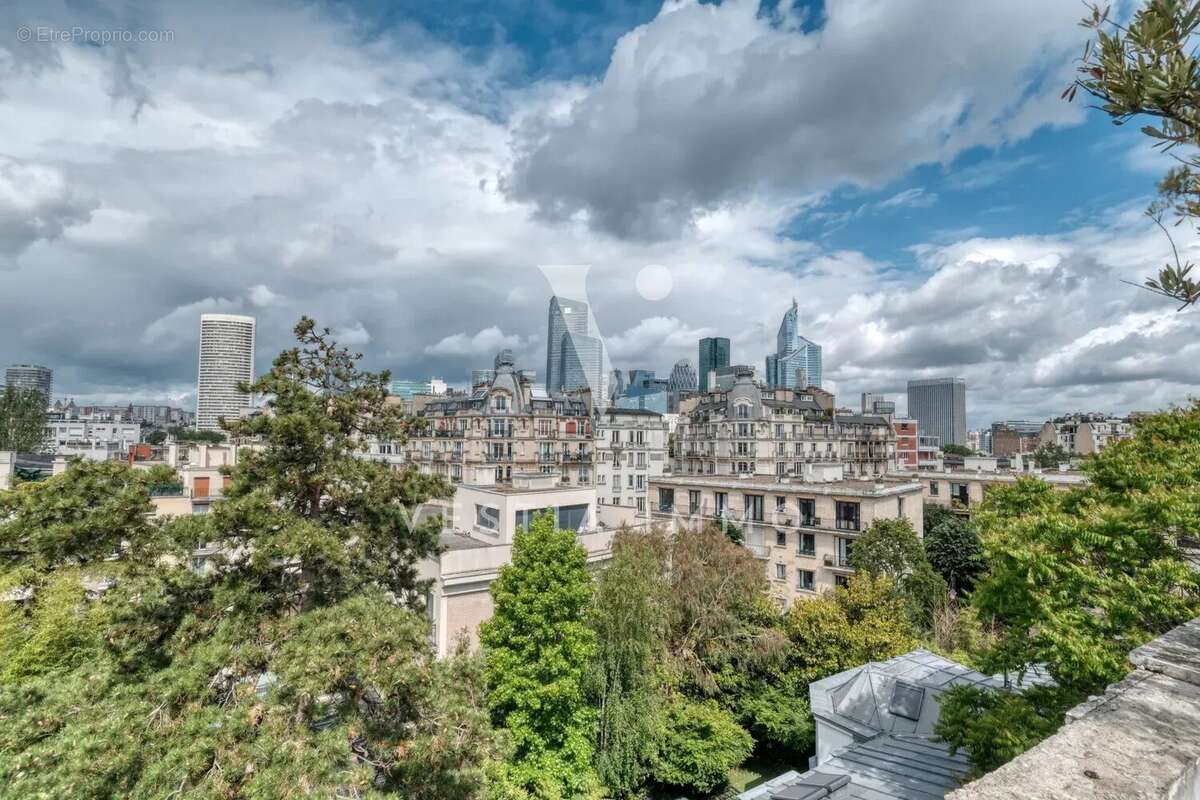 Appartement à NEUILLY-SUR-SEINE