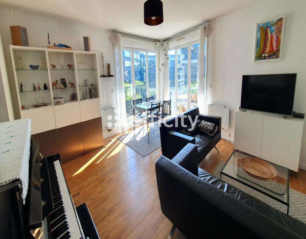 Appartement à COURBEVOIE