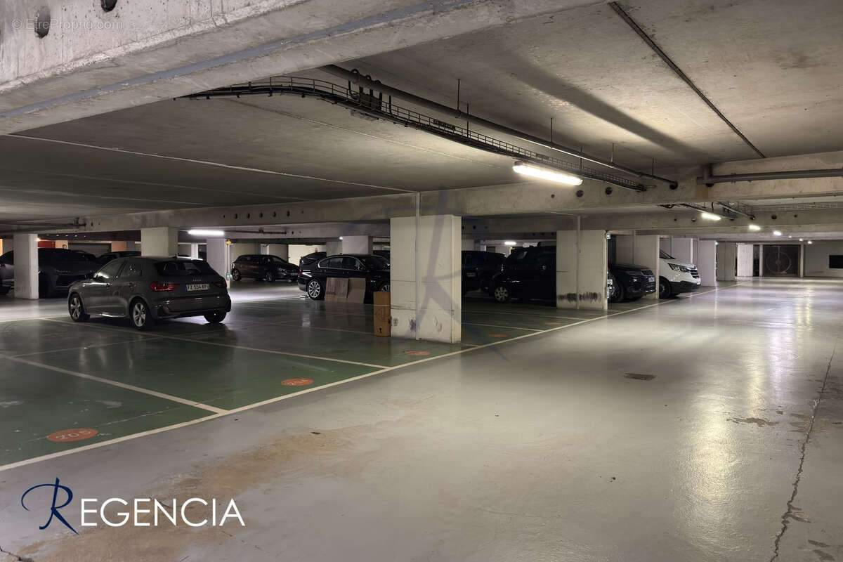 Parking à LEVALLOIS-PERRET