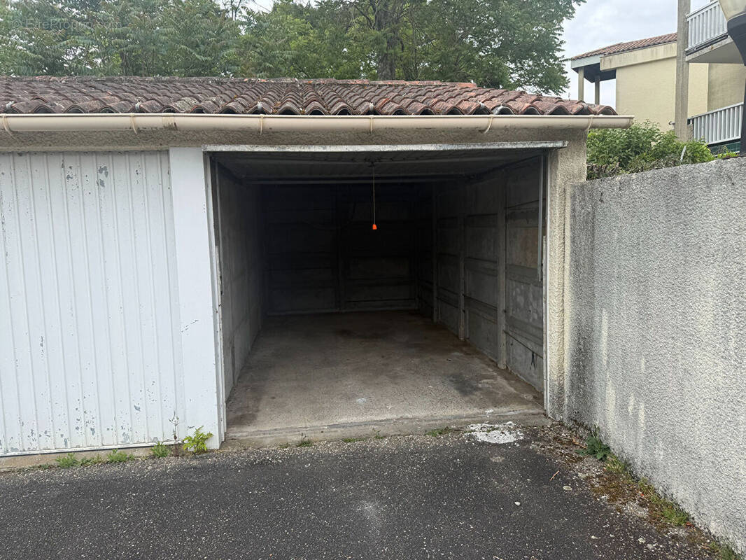 Parking à GRADIGNAN