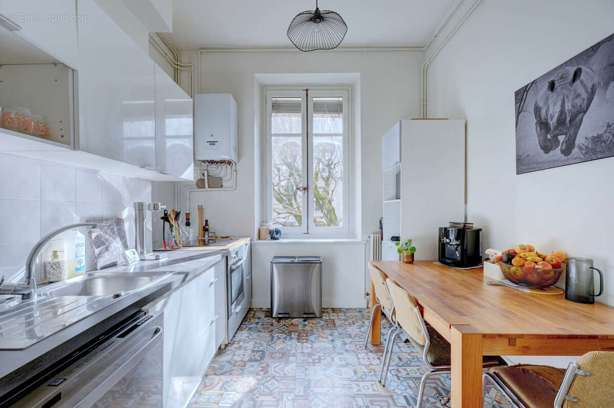 Appartement T3/4 d'exception d'une superficie de 105 m2, à deux pas de l'avenue du Maréchal de Saxe - photo 8