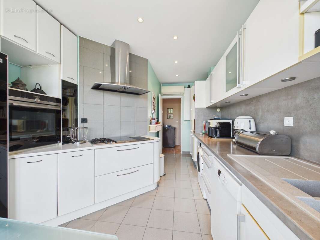 À vendre Appartement T5 de 150 m² au dernier étage avec terrasse à Saint-Giniez MARSEILLE 8E ARRONDISSEMENT - photo 7