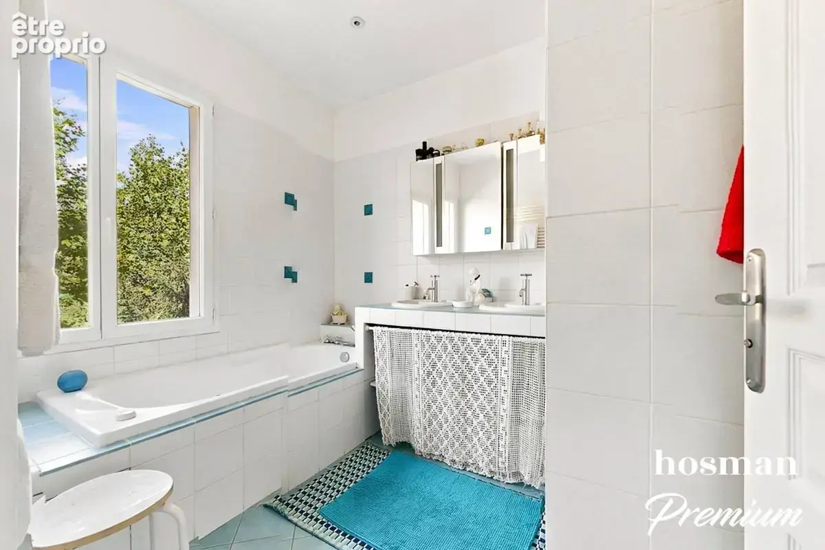 Maison 6 pièces de 145m² sur agréable terrain arboré avec garage - Proche Lyon 8ème - Bron - photo 11