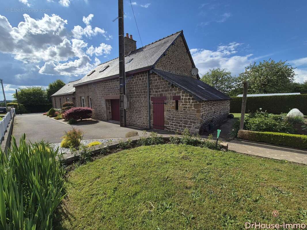 Maison à SAINT-BERTHEVIN-LA-TANNIERE