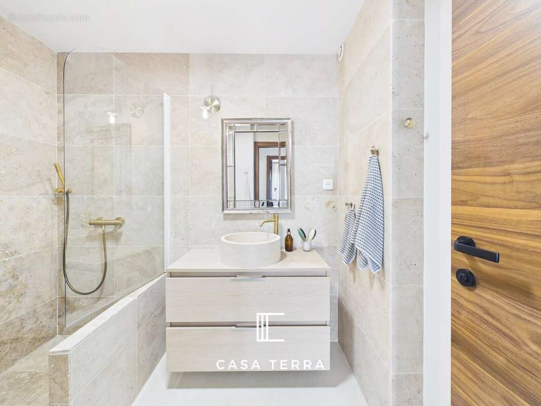 FIORU - Appartement T3 entièrement rénové avec terrasse, aperçu mer et deux stationnements / Porto-Vecchio - photo 9