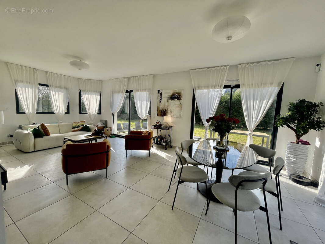 Maison 6 pieces 2024 145m2 - 4 chambres sur 640m2 de terrain - photo 2