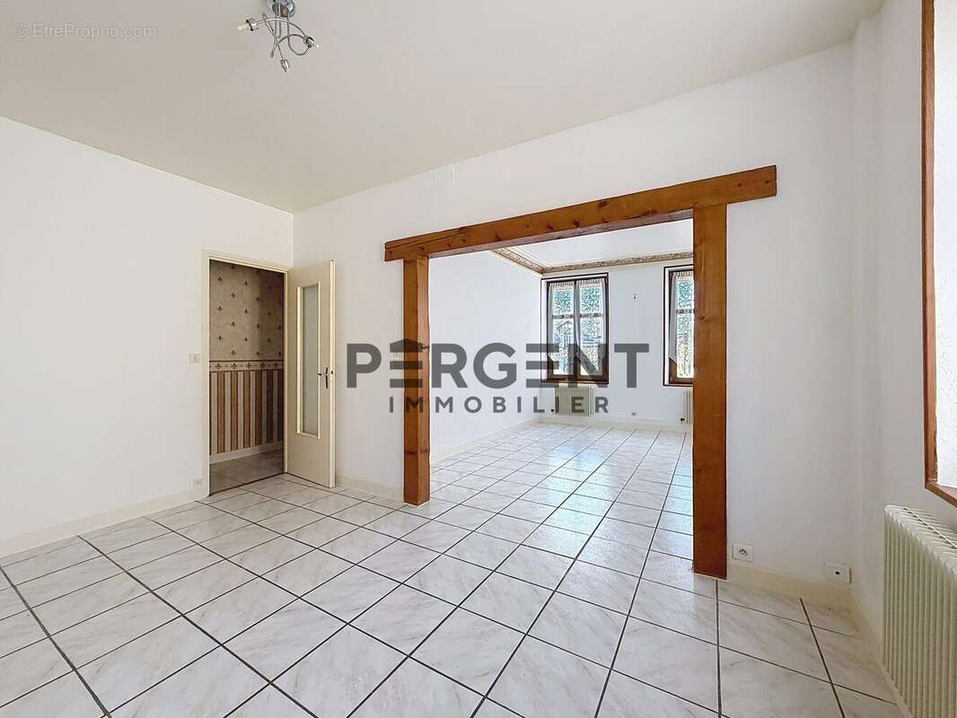 Maison à VIVIER-AU-COURT