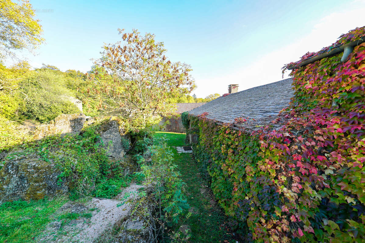 Maison à CASTANET-LE-HAUT