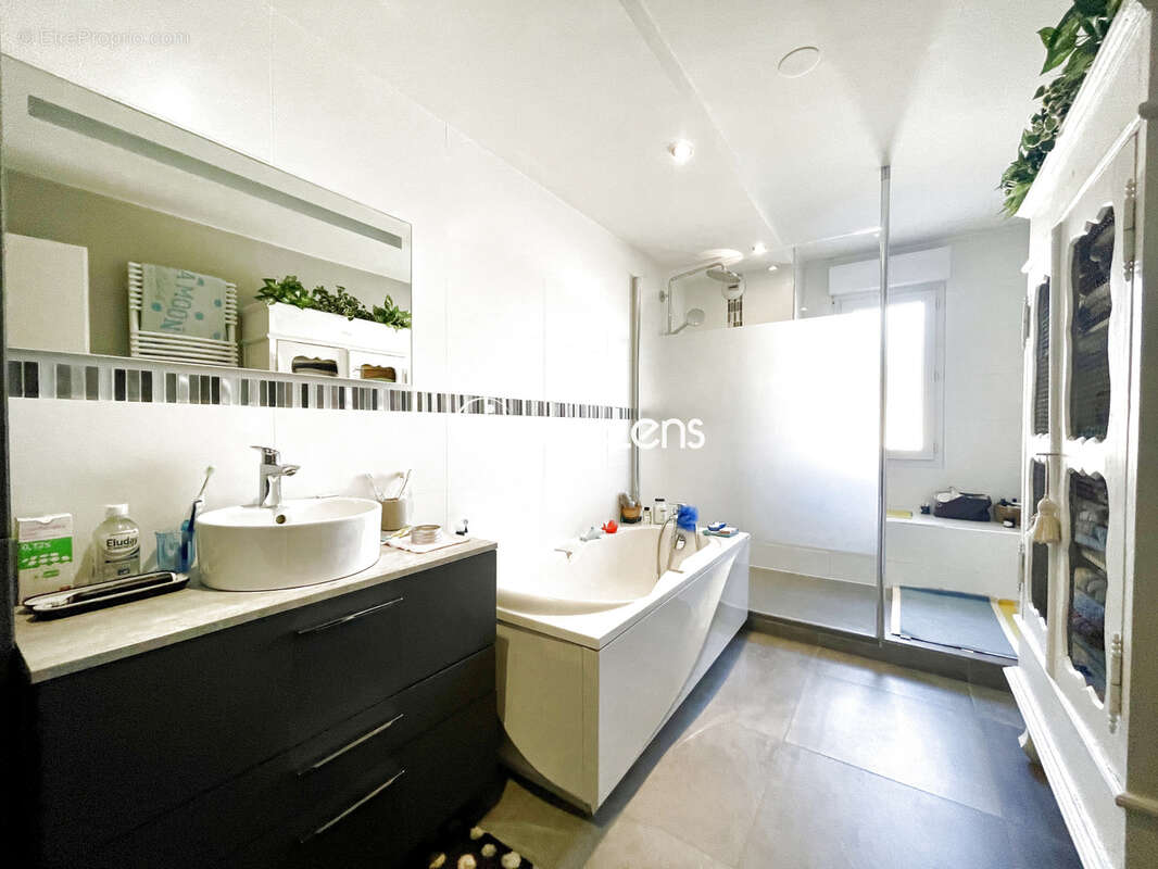 LENS Appartement T4 145m2 standing - terrasse - garage - photo 18