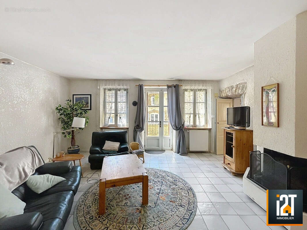 Maison à CRUVIERS-LASCOURS