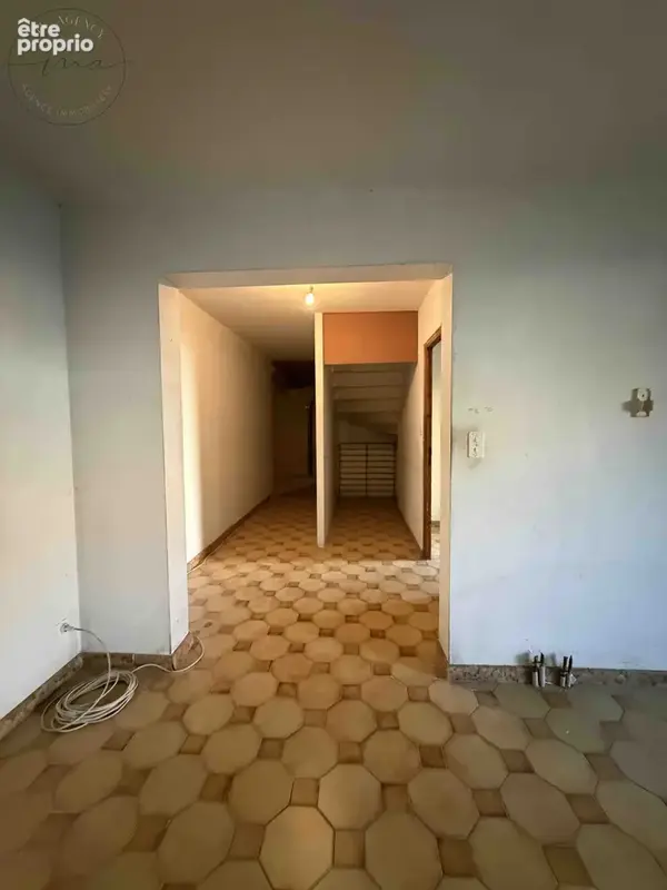 Villa 114M2 et rdc aménagé avec garage terrain de 331M2 - photo 5