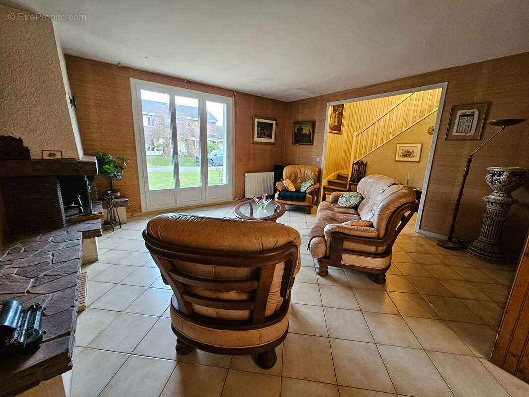 Maison à VOISINS-LE-BRETONNEUX