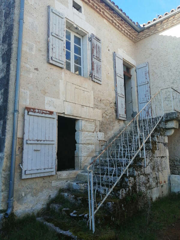 Maison à VILLEBOIS-LAVALETTE