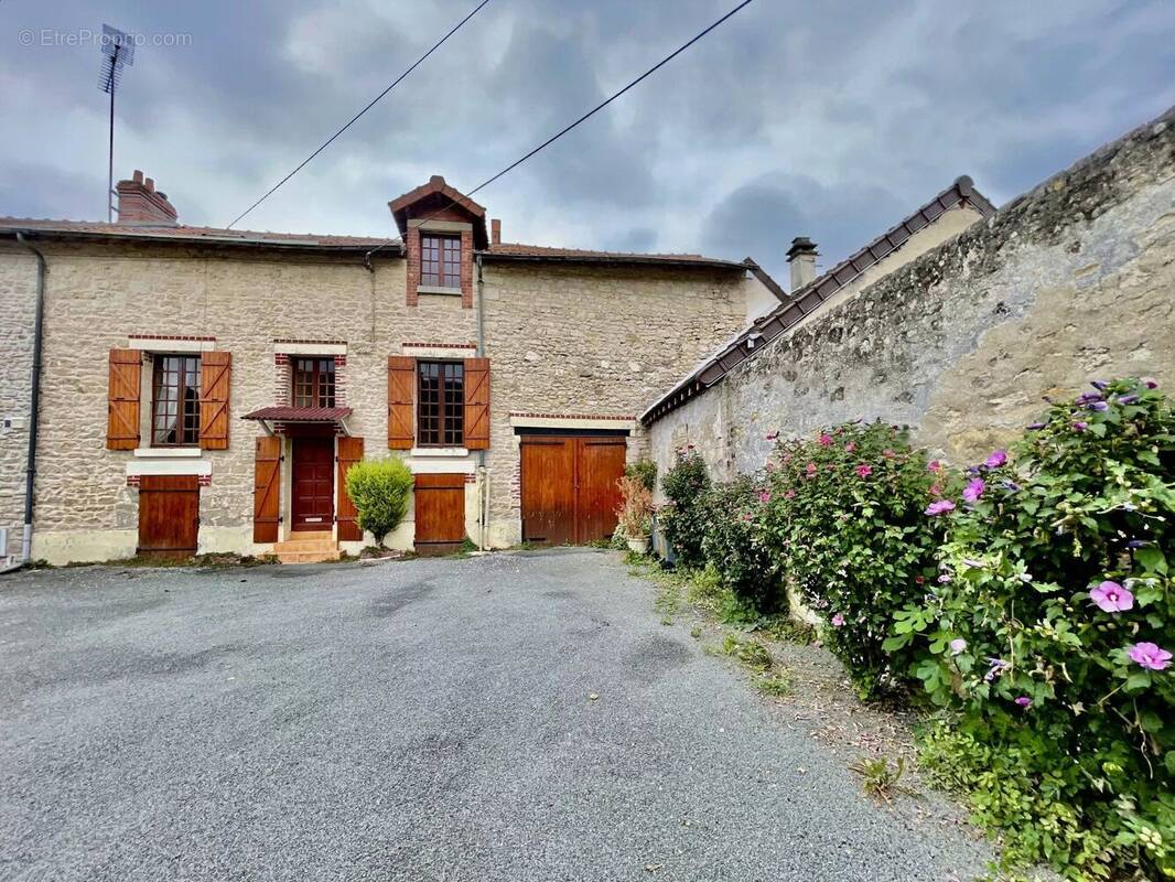 Maison à BRUYERES-ET-MONTBERAULT