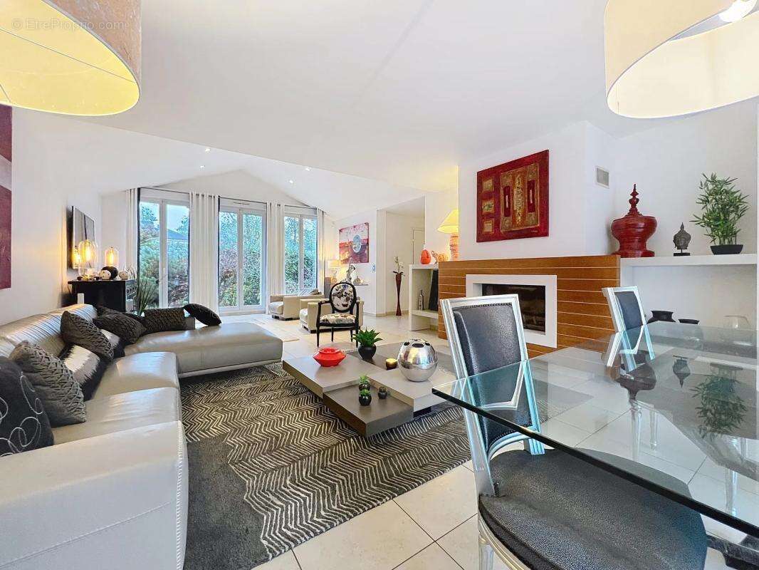 Maison à BAILLY-ROMAINVILLIERS