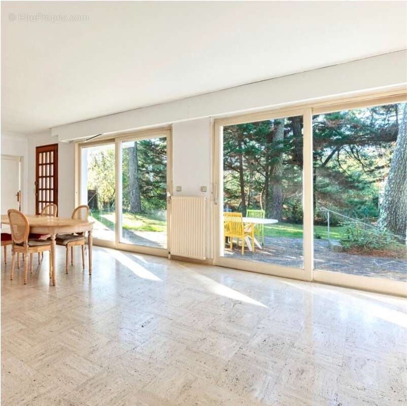 La baule-maison 216 m² – terrain 1 160 m² – jardin-cave-dependance -garage-à proximité de la plage et des commerces de l'av l'aj - photo 3
