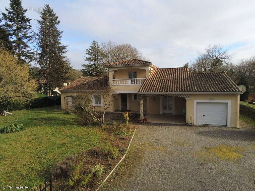 Maison à CONFOLENS