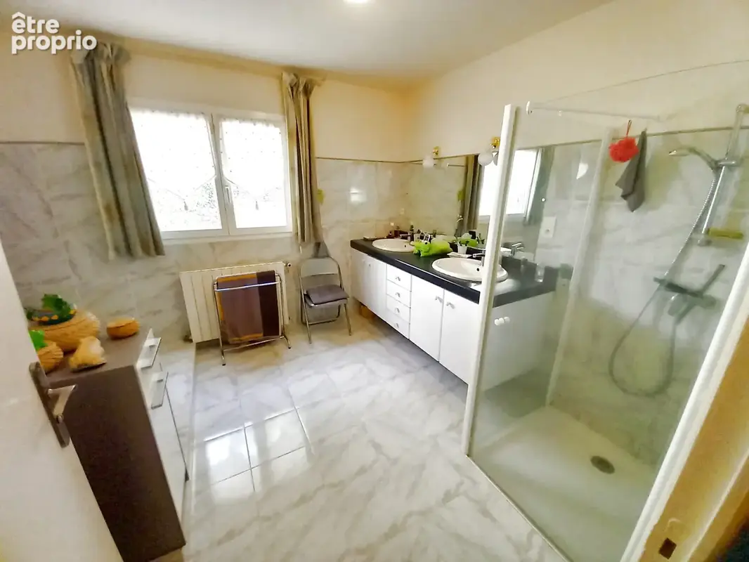 Superbe villa plain pied avec piscine sur 4000M2 arborés. - photo 41