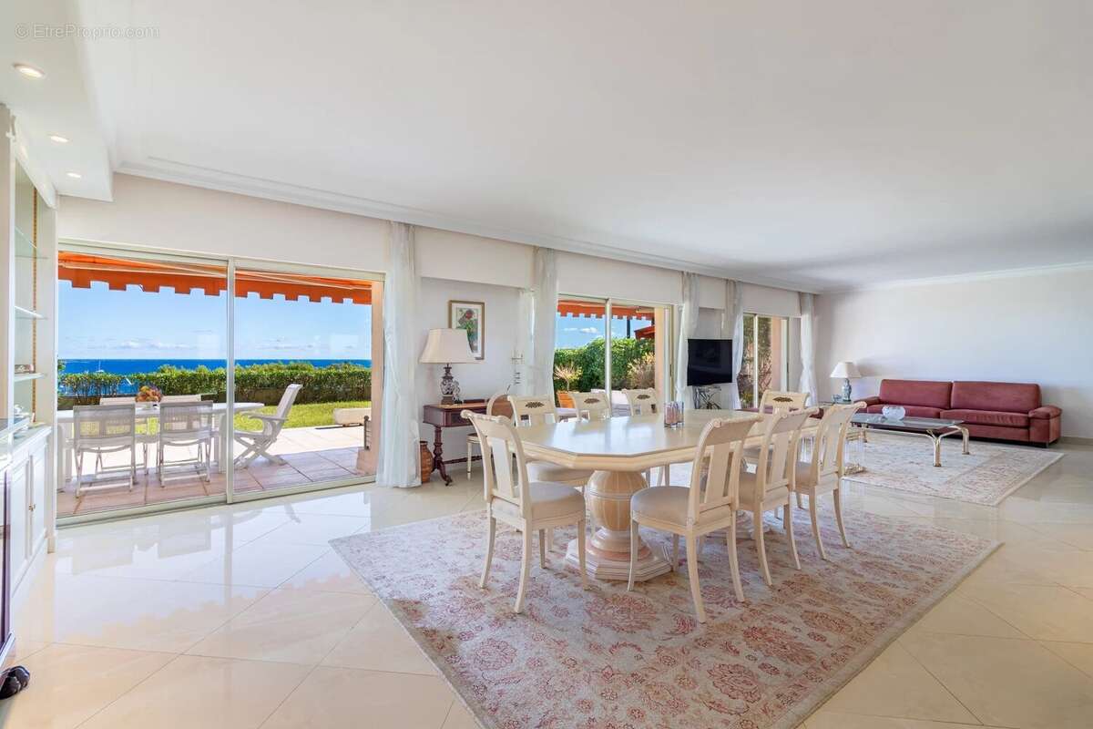 Appartement à VALLAURIS