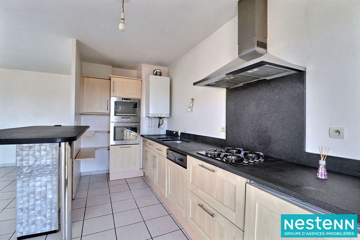 Appartement Villeurbanne T4 90 m2 GRATTE CIEL - Garage DOUBLE en sus, balcon et cave - photo 5