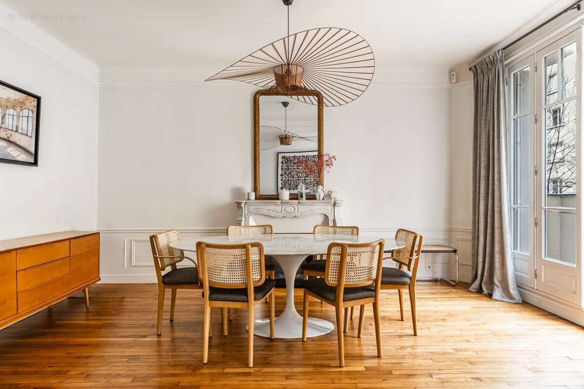 Appartement à PARIS-16E